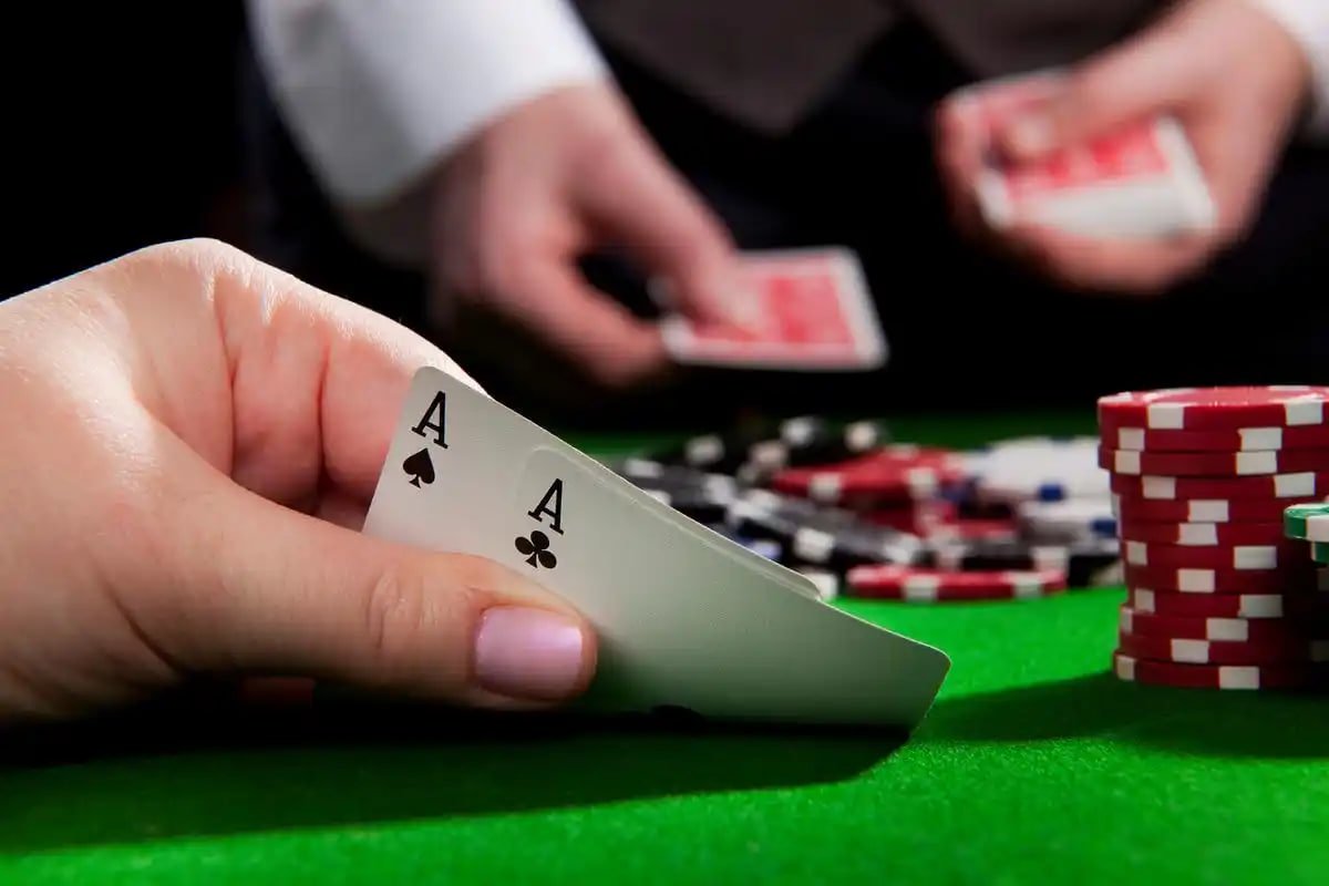 Filipino player funding z25 account on mobile phone before betting